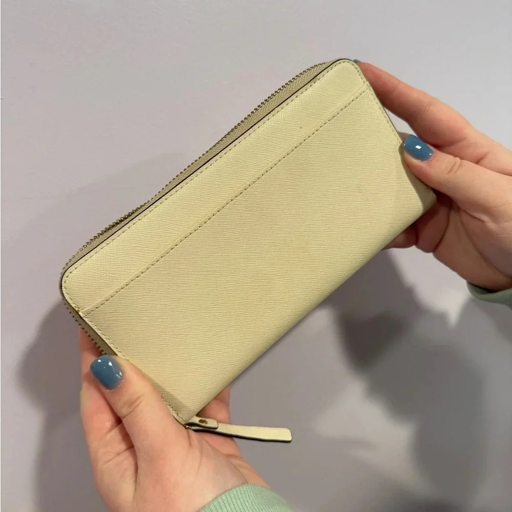 Kate Spade cream‎ bifold zipper wallet